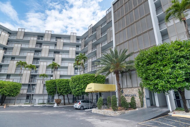 Photo - 20400 W Country Club Dr Unit 610