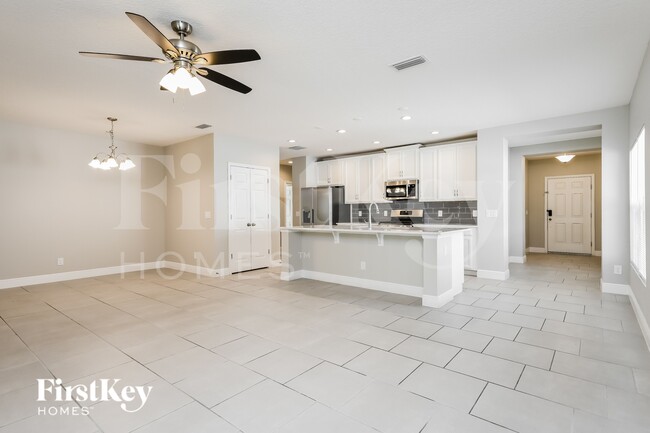 Photo - 689 Blackstone St