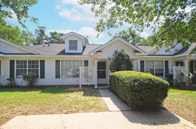 Building Photo - 2BR/1BA with Fenced Yard in Northeast Pens... Rental