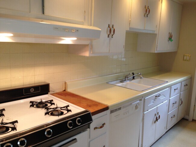 Photo - 5690 N College Ave