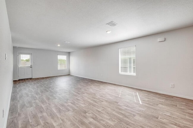 Photo - 346 Bull Lake Cir