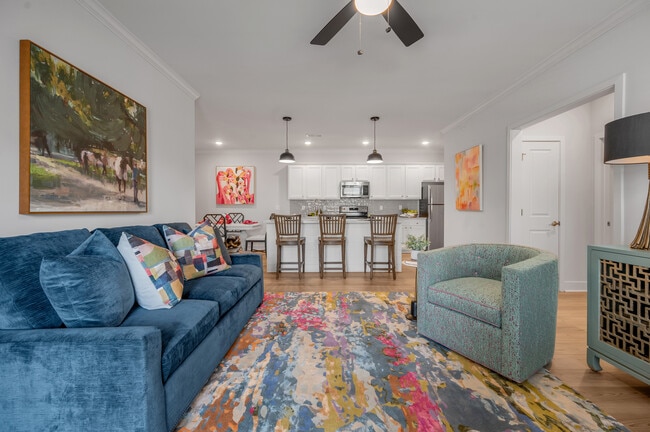 2 BD, 2BA - 1132SF - Living room