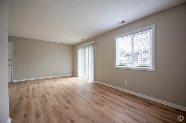 2BR, 2BA - 840SF - Living Room