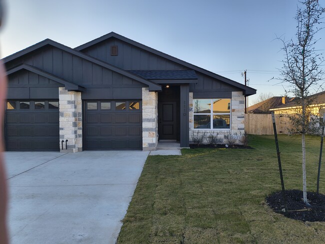 Building Photo - 1110 S College Ave