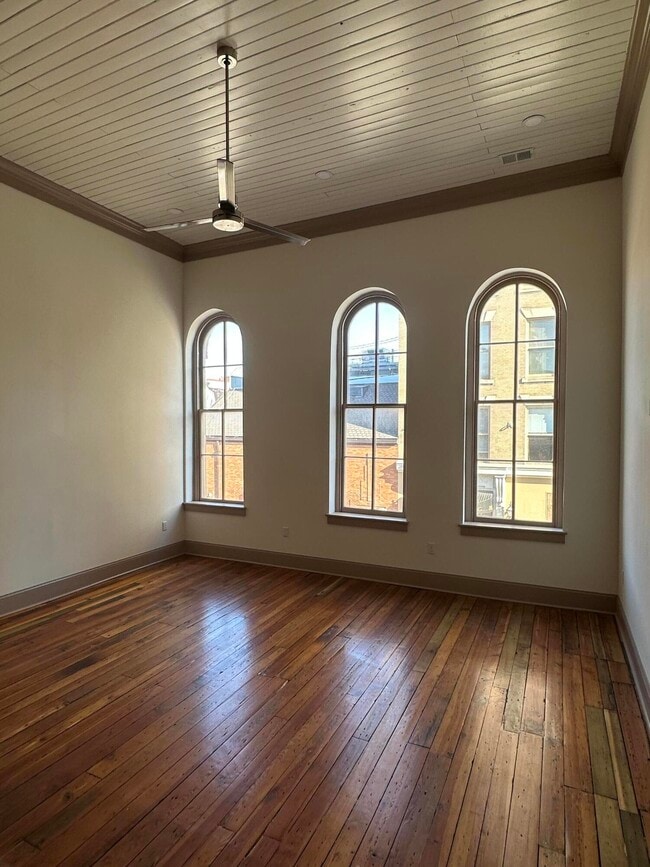 Building Photo - 307 W Main St Unit 2