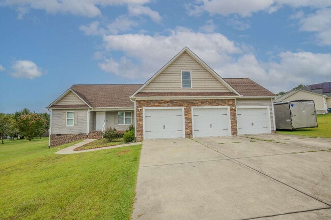 Building Photo - *Lease Special!* Fiber optic internet incl... Rental