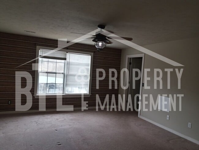 Photo - Beautiful 3 Bedroom Condo with a Lake View!