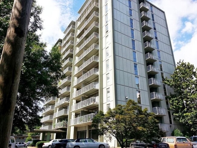 Building Photo - Premium 1-Bedroom in Gated Community: Move...