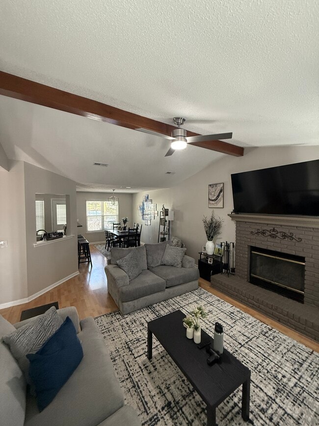 Photo - 223 Karen Ct