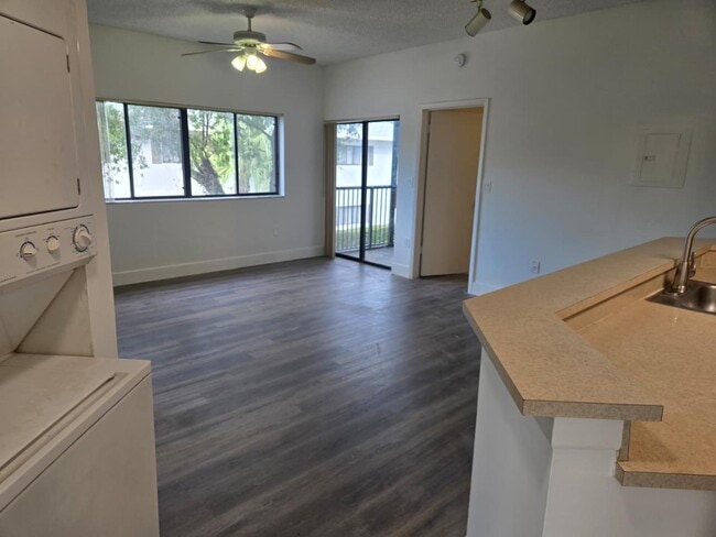 Photo - 2445 SW 18th Terrace Unidad 709