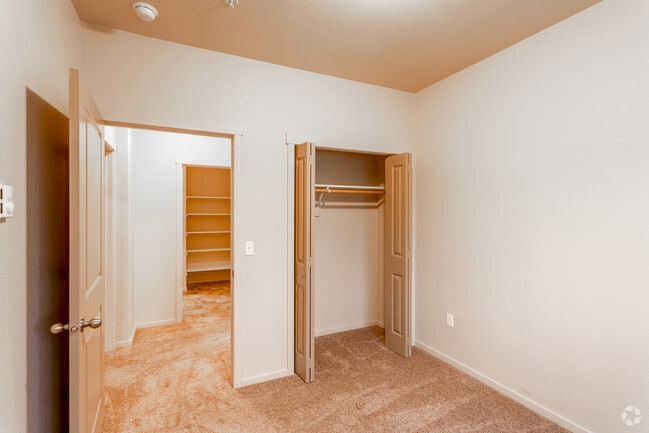 2BR, 2BA - 972 SF