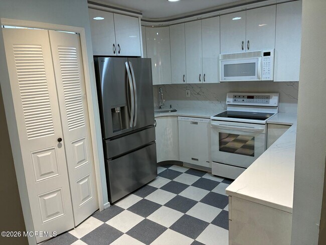 Photo - 131 Amberly Dr