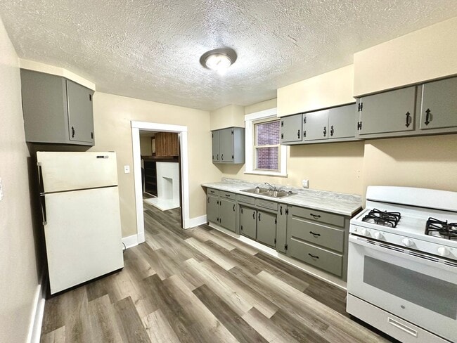 Photo - 636 Hazelwood Avenue - Apt 1 Unit Apt 1