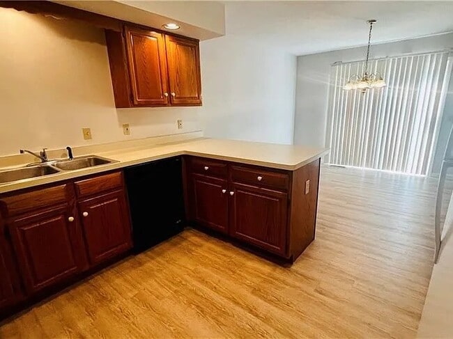 Photo - 441 Ayrault Rd