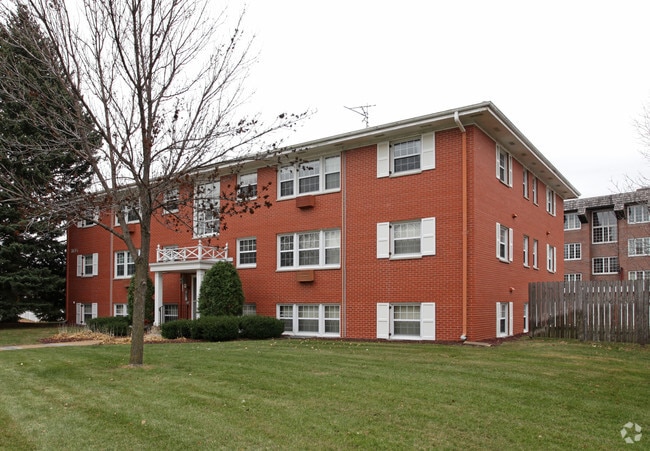 Building Photo - Heritage Court Rental