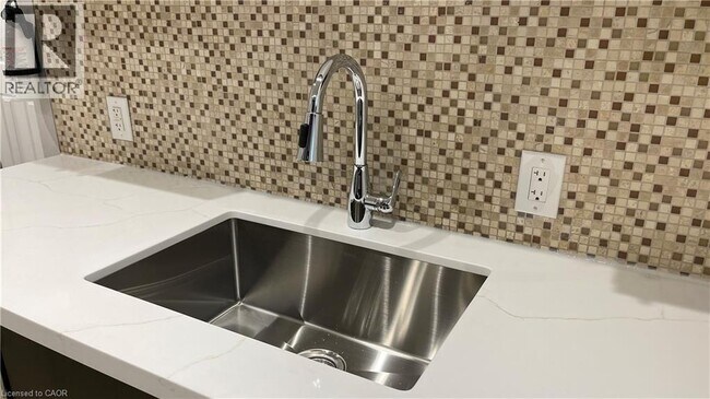 Photo - 1544 King St E Unit 301