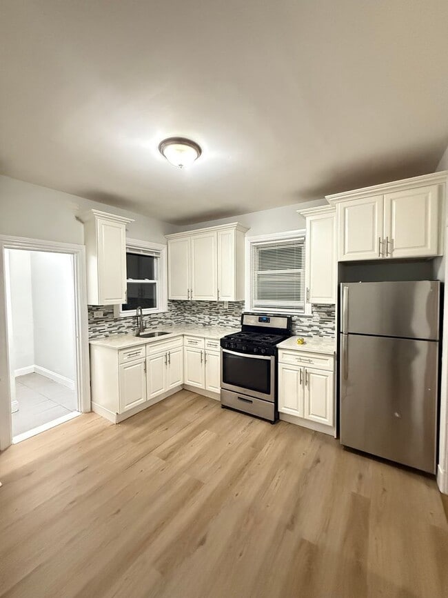 Building Photo - 125 Chester St Unit Apt 2