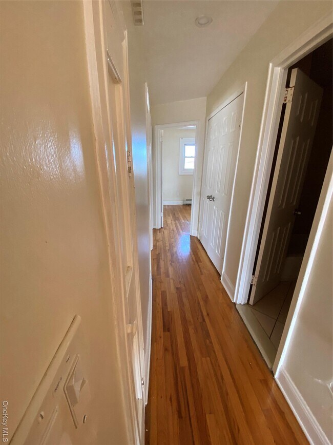 Photo - 146-05 226th St