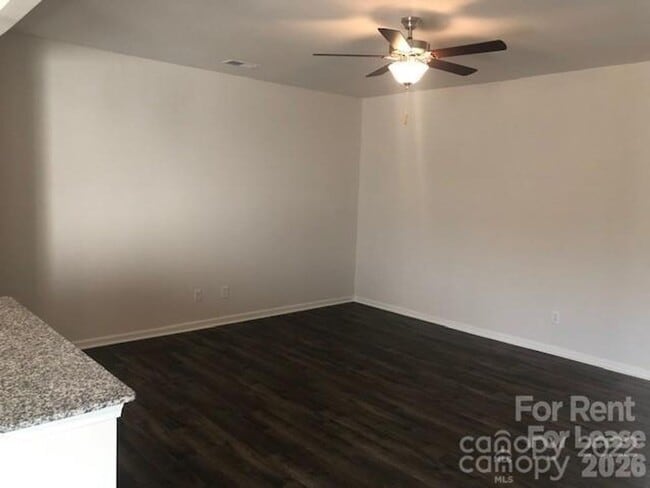 Photo - 3 bedroom townhome available now!