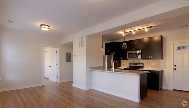 Building Photo - 2209 W Eastwood Ave Unit 3 Rental