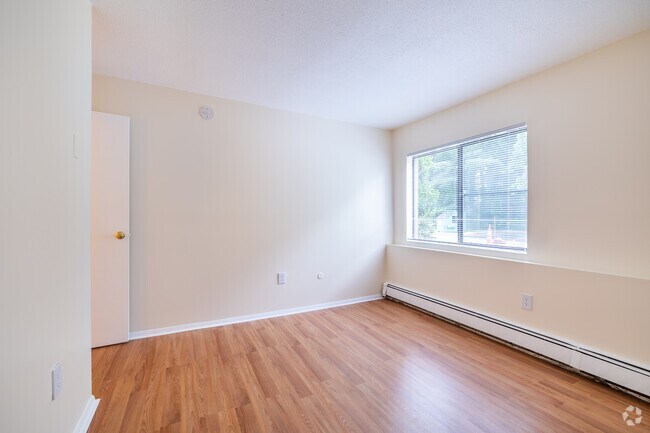 2BR, 1BA - 850SF