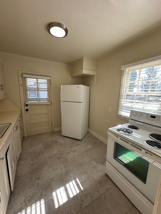 Photo - MOVE IN SPECIAL! 2 WEEKS RENT FREE WITH A ...