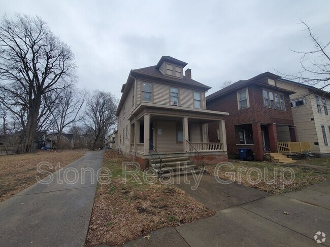 Building Photo - 704 S Center St Rental