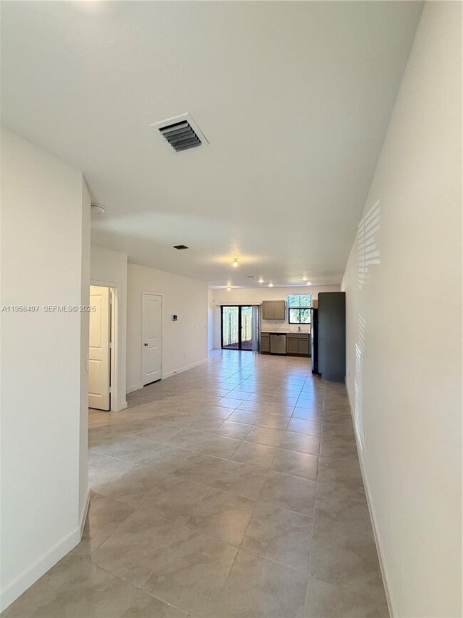 Photo - 323 NE 16th St