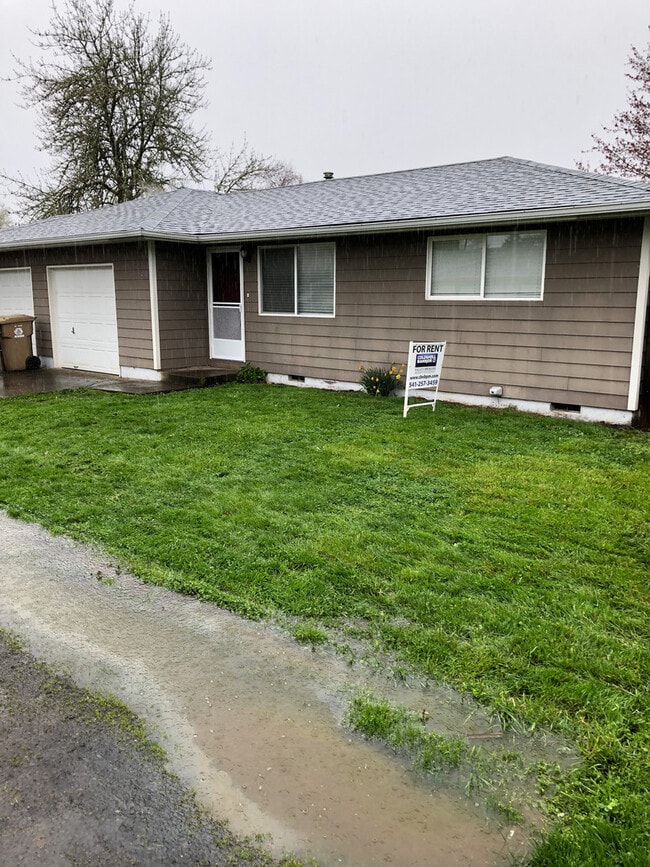 Building Photo - Find Your Home in Historic Brownsville Unit C