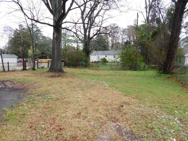 Photo - 900 Simmons St