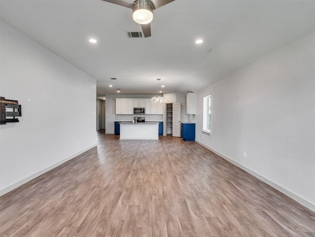 Building Photo - 10627 Great Basin Dr