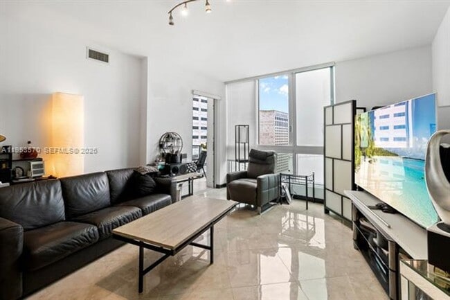 Photo - 300 S Biscayne Blvd Unidad 300 S Biscayne Blvd # T-2514