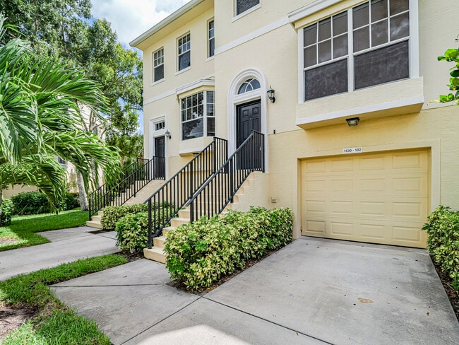 Building Photo - 1630 42nd Square Rental