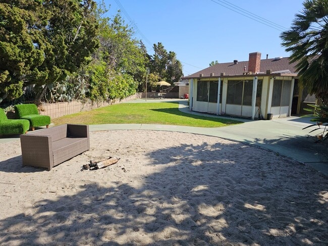 Photo - 1087 N Greengrove St