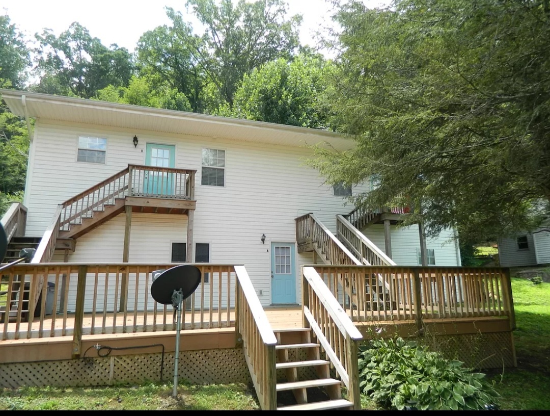 Front of the building - 323 Parker Farm Rd Apartamentos Unidad C