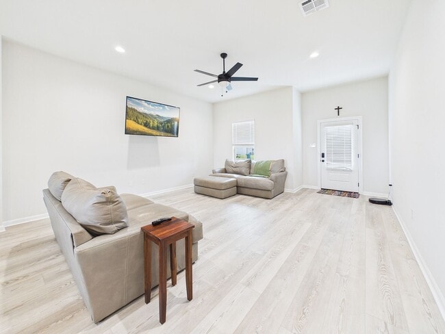 Photo - 221 Tatum Ln