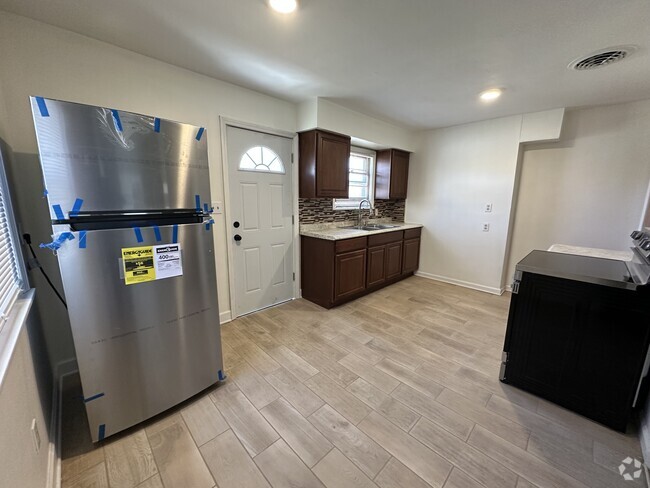 Building Photo - 3138 S Clement Ave Unit 3138 South Clement Ave Rental