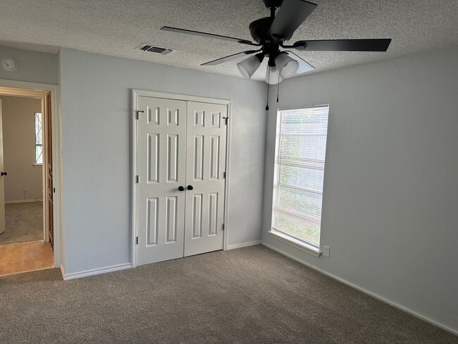 Photo - 5922 Lakedale St