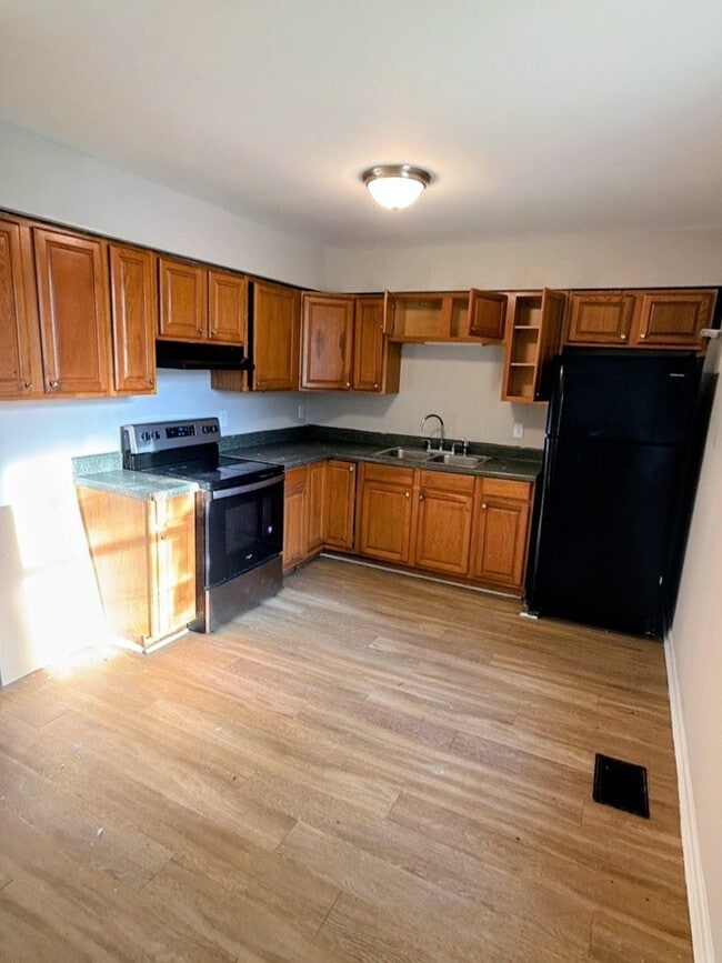 Building Photo - 3351 White Pine Dr