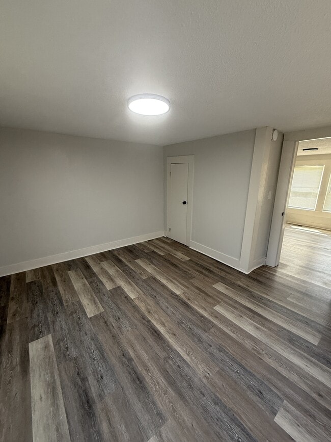 Photo - 537 37th Terrace W