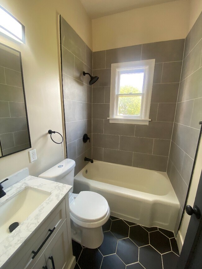 Photo - 2209 Shenandoah Ave Unit 2F