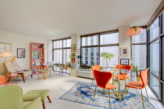 Photo - 65 E Scott St