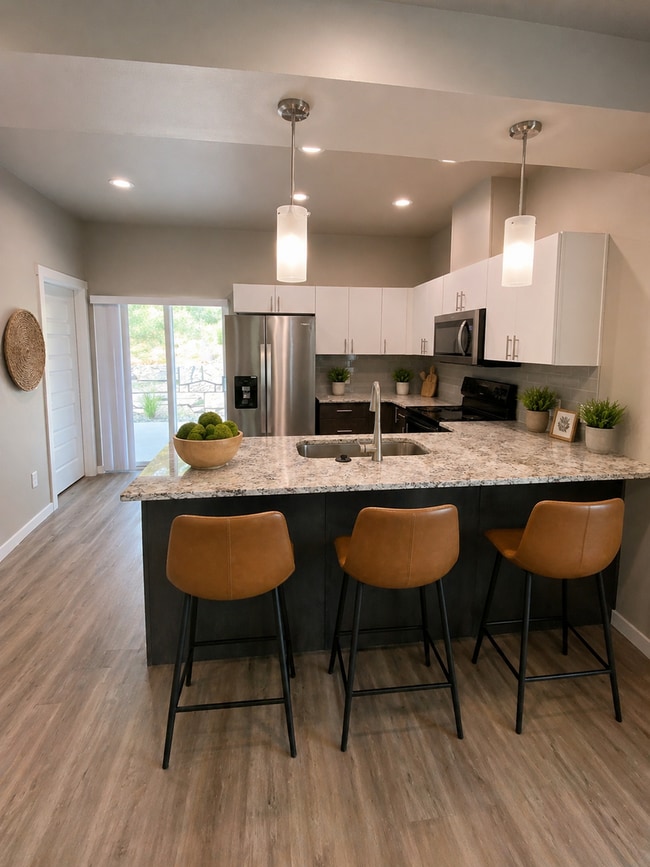 Photo - CC, LLC - Bldg 20 Unidad B07