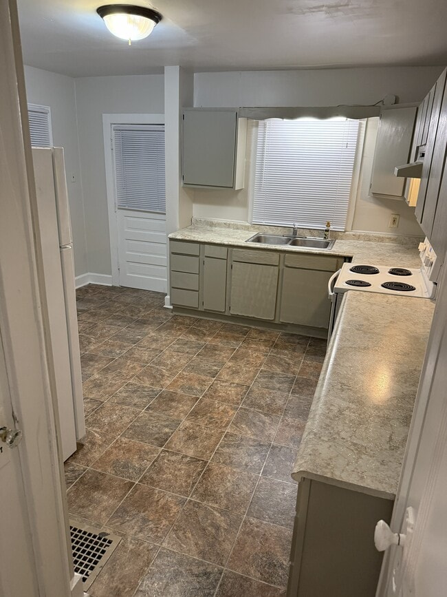 Photo - 815 N Bancroft St