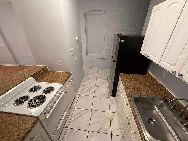 Photo - 178-188 South Whitney Unit 184 South Whitney