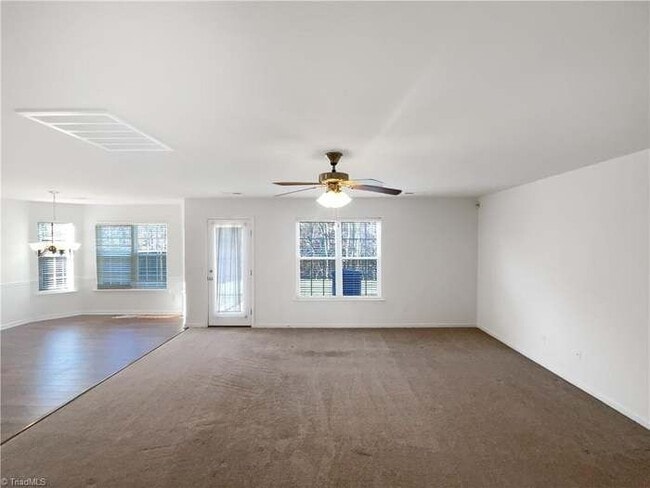 Photo - 2102 Longburn Dr