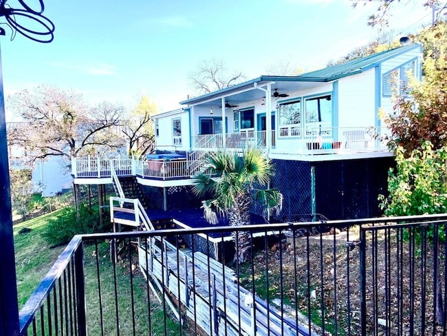 Photo - 215 Mountain Top