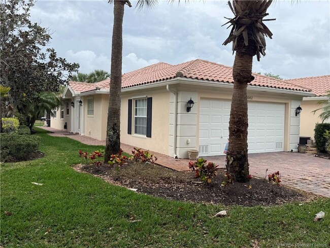 Building Photo - 8952 SE Retreat Dr