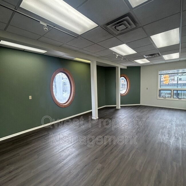 Photo - 975 Cherry St SE