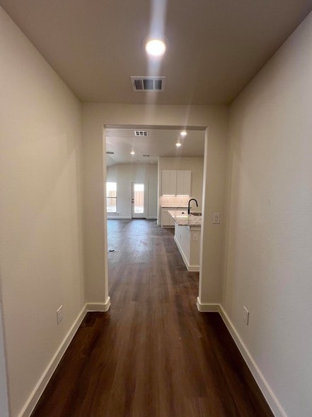 Photo - 3105 140th St